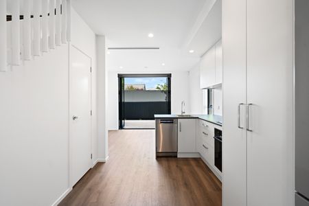 Discover modern living at its finest with this brand-new, architecturally designed townhouse at 18 Stanley Street, Hamilton. - Photo 5