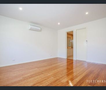 Spacious and Modern 4 Bedroom Townhouse - Photo 1