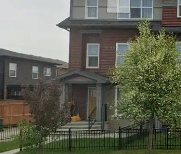 3 BEDROOM + Den DUPLEX WITH DOUBLE GARAGE — 4 Bedrooms Duplex - Photo 1