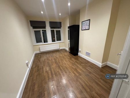 2 bedroom maisonette to rent - Photo 4