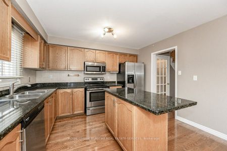 Condo Townhouse For Lease | W8135100 - Photo 4