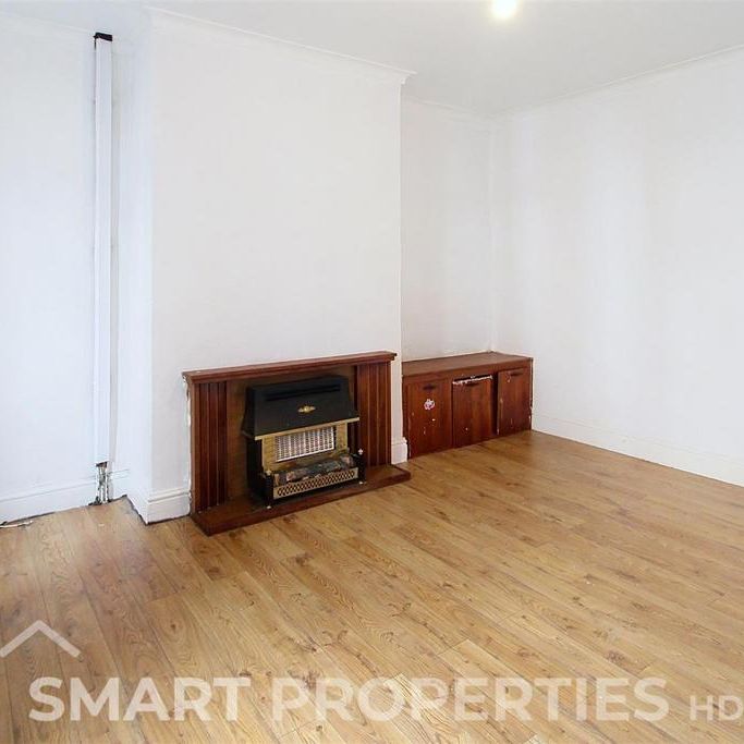 3 bedroom end of terrace house to rent - Photo 1