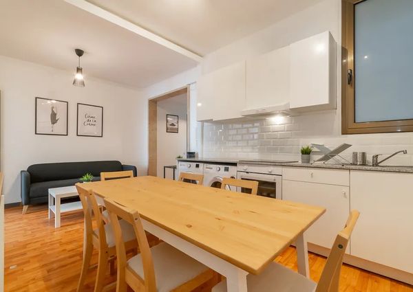 Ronda de la Universitat, Barcelona, Catalonia 08007