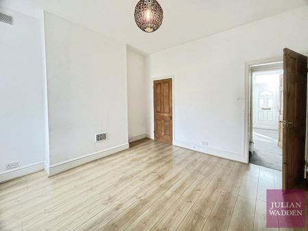 2 bedroom end of terrace house to rent - Photo 2