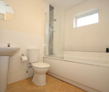 Hawkswell Walk, Woking - Photo 4