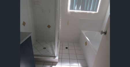 Townhouse in Bellara - Close to shops and Transport - Photo 5