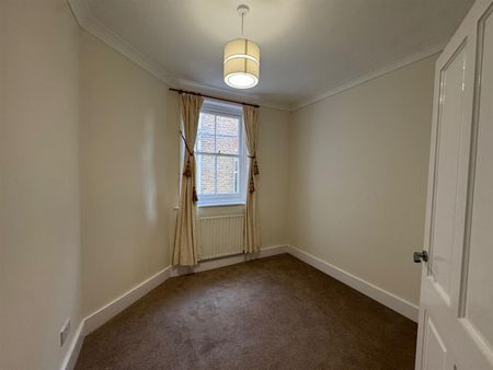 Wandsworth Bridge Road, London SW6 - Photo 2