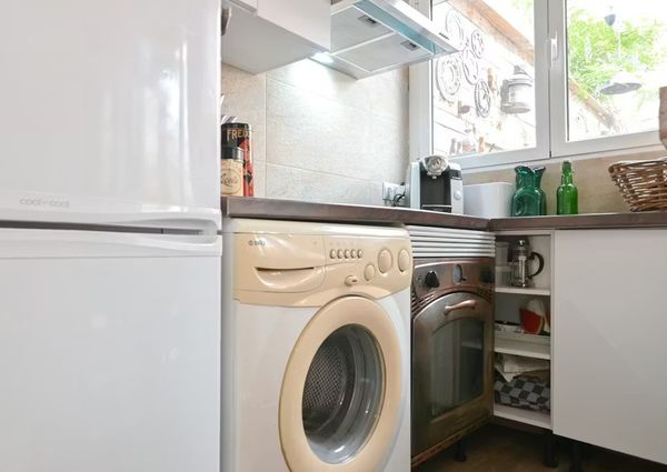 Calle de Fernández Caro, Madrid, Community of Madrid 28027