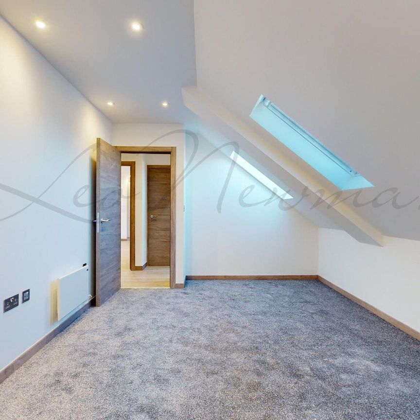 Harvest Lane, Thames Ditton, KT7 - Photo 1