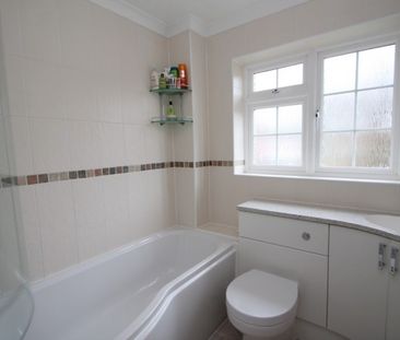 Spire View, Stanhope Heath, Stanwell, Staines-Upon-Thames,TW19 - Photo 4