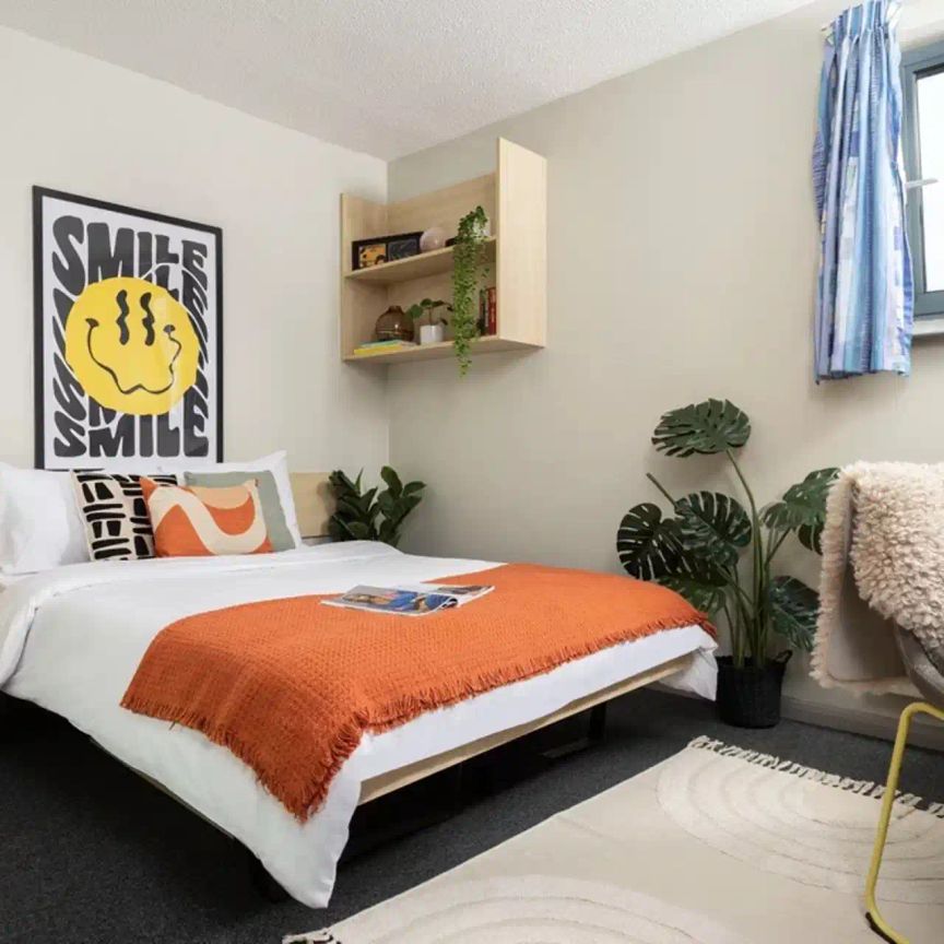 Extra Large High Double Ensuite - Photo 1