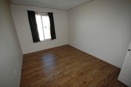 Stony Plain Ground Floor 2-Bedroom Condo - Photo 3