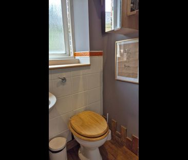 Room in a Shared House, Fawcett Close, SW16 - Photo 3