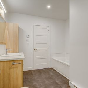 Grand 4 1/2 Récent à Louer - Photo 2