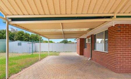 16 Daley Close, Atwell WA 6164 - Photo 3