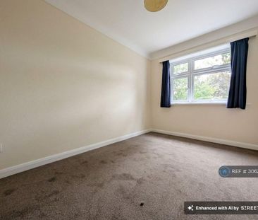 3 bedroom flat to rent - Photo 5