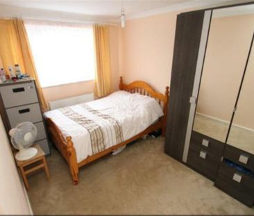 4 bedroom terraced house to rent - Photo 5