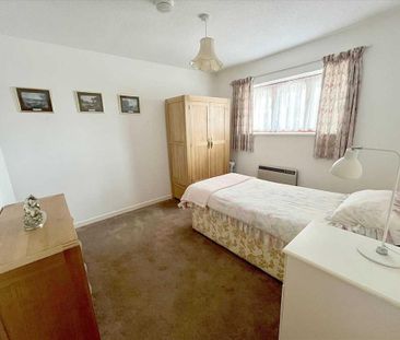 1 bedroom retirement property to rent - Photo 2