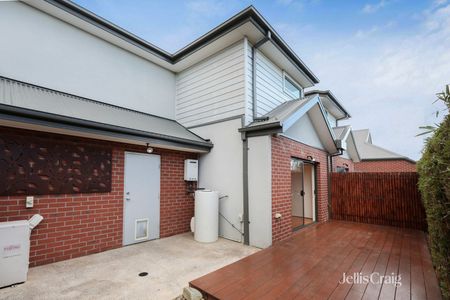 7/14 Collins Avenue, Altona North VIC 3025 - Townhouse For Rent | Domain - Photo 2