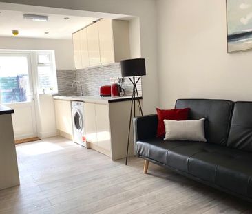 House to rent - Photo 2