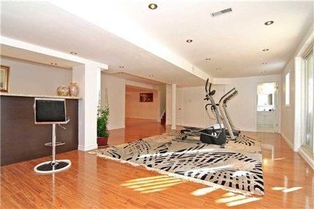 For Lease - 81 Serano Crescent, Richmond Hill, Ontario - Photo 2