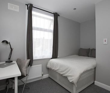 4 bedroom terraced house to rent - Photo 2