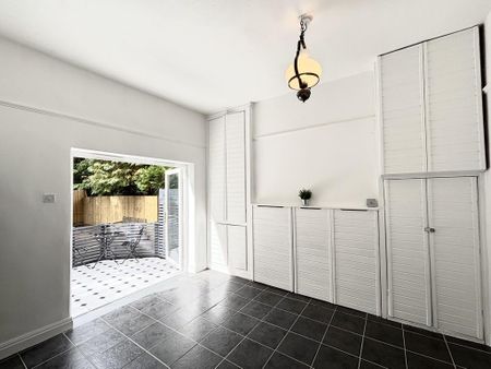 4 bedroom detached house to rent - Photo 4