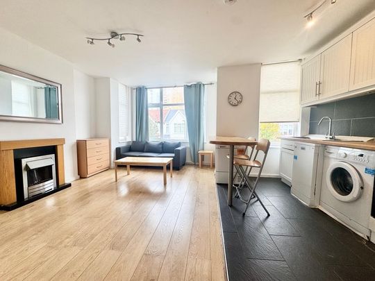 3 bedroom flat to rent - Photo 1