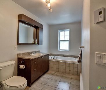 Grand condo 2 chambres WIFI - Parking - Locker - balayeuse central ... - Photo 3