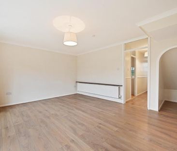 3 Bed Maisonette, Glamis Court, W3 - Photo 2