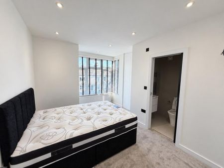4 bedroom semi-detached house to rent - Photo 2