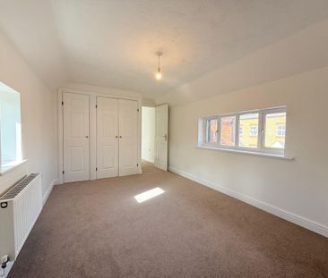 3 bedroom link detached house to rent - Photo 2