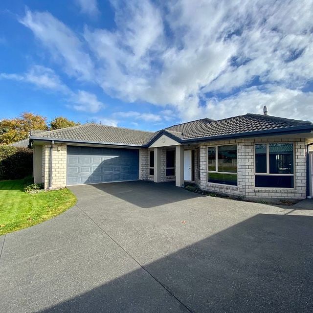 Spacious & Perfectly Positioned in Prebbleton - Photo 1