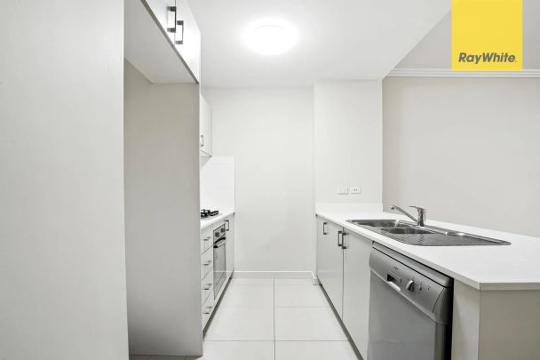 Modern, Bright & Ultra Convenient - Walk to Everything! - Photo 1