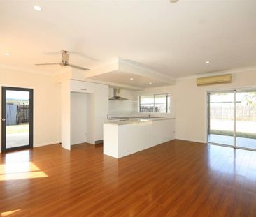 Tidy Family Home with Excellent Side Access – Quiet Cul‑de‑Sac Loca... - Photo 4