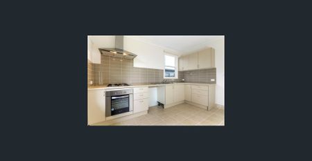 Simple Three Bedroom Home Right On Princes Hwy. - Photo 4