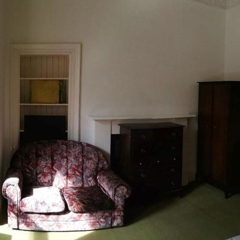 4 bedroom flat to rent - Photo 1