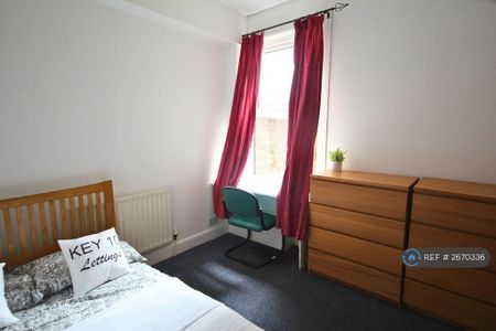 5 bedroom detached house to rent - Photo 5