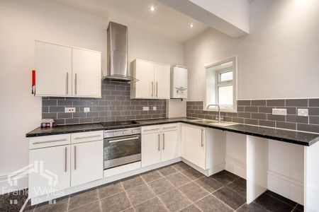 2 bedroom flat to rent - Photo 3