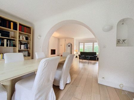 Location Maison 6 pièces 199m² HALLUIN 59250 - Photo 4