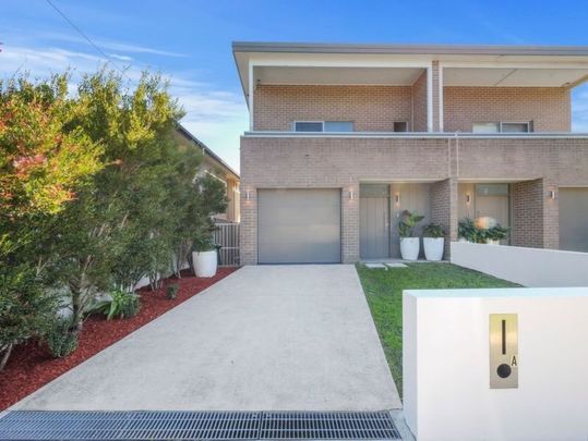 Contemporary living at it's Best! - Photo 1