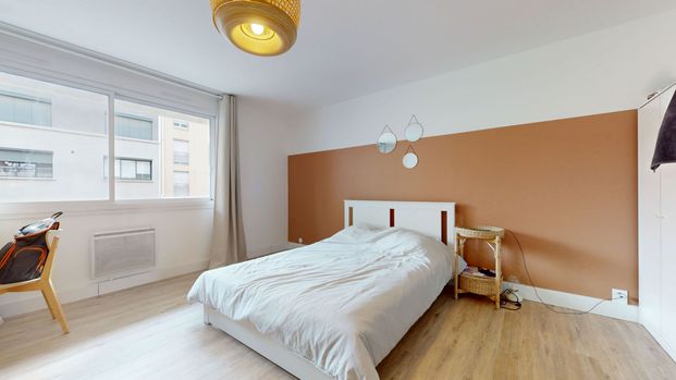 Villeurbanne Genas — Chambre L 4 - Photo 1