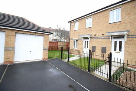 3 bedroom semi-detached house to rent - Photo 2