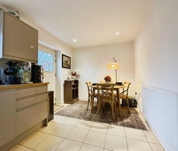 3 bedroom Semi-Detached House to let - Photo 3