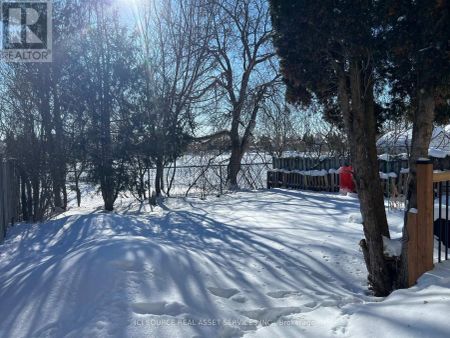 45 HUNTSMAN CRESCENT - Photo 3