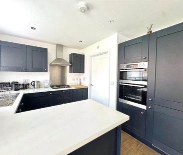 3 bedroom semi-detached house to rent - Photo 6