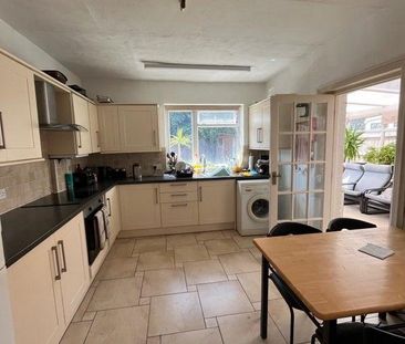 1 bedroom in a house share to rent - Photo 5