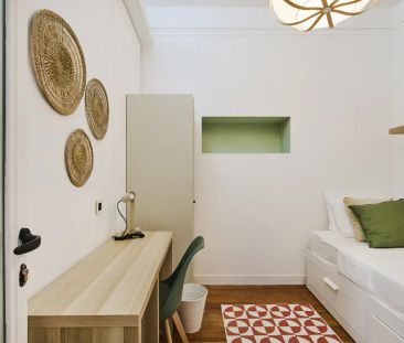 Room in a shared 5-bedroom apartment for rent in Lisbon. - Foto 3