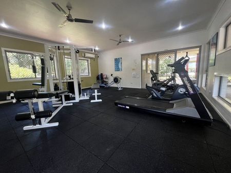 Call Justin to arrange inspection. Modern Home - Pool - Gym - Tennis Court!! $880 per week 4 Large Bedrooms Family Home - Photo 3