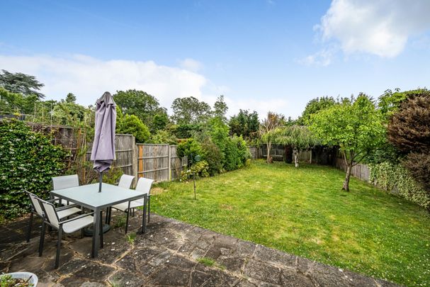 Bowness Crescent, London, SW15 - Photo 1